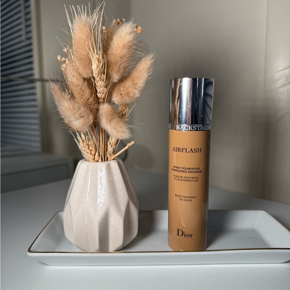 Dior Airflash Spray Foundation - Picture 2 of 8